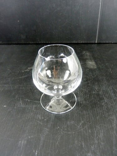 Verre à cognac cristal de Sèvres signé, H - 8,5 cm TBE