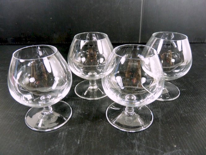 Verre à cognac cristal de Sèvres signé, H - 8,5 cm TBE