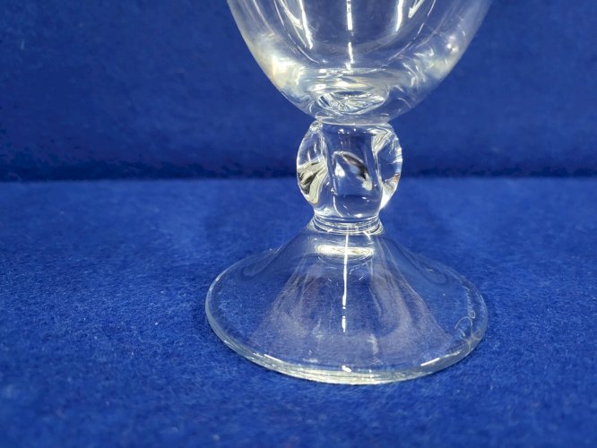 VERRE A EAU EN CRISTAL DAUM FRANCE
