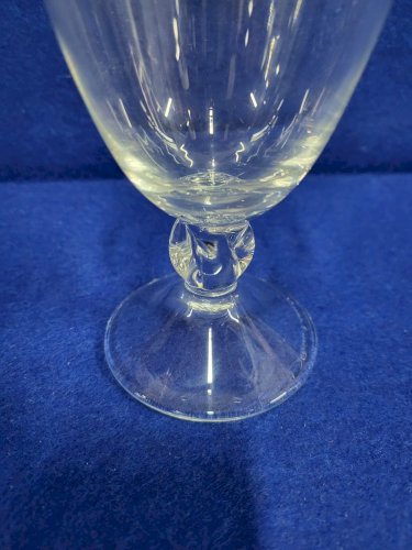 VERRE A EAU EN CRISTAL DAUM FRANCE