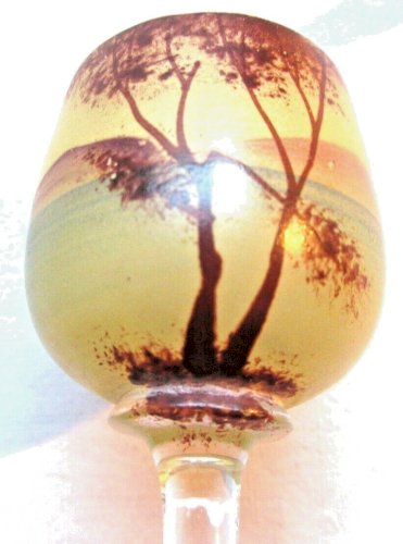 Verre à liqueur sur pied peint à l'émail Legras? Arbres, Paysage lacustre