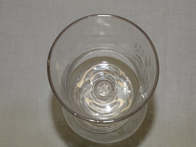 -VERRE A PIED ANCIEN EN VERRE SOUVENIR FEUILLES & FLEURS Dégagé acide   D