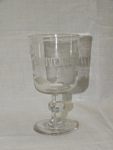 -VERRE A PIED ANCIEN EN VERRE SOUVENIR FEUILLES & FLEURS Dégagé acide   D