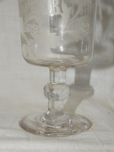-VERRE A PIED ANCIEN EN VERRE SOUVENIR FEUILLES & FLEURS Dégagé acide   D