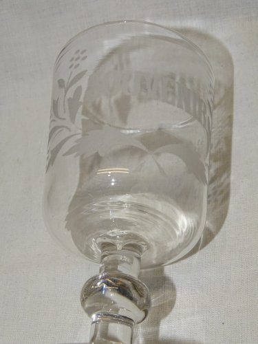 -VERRE A PIED ANCIEN EN VERRE SOUVENIR FEUILLES & FLEURS Dégagé acide   D