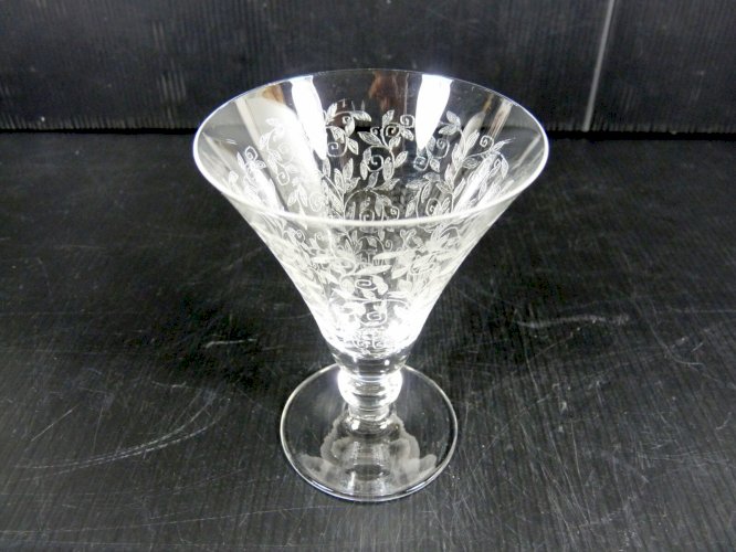 Verre à porto cristal gravé à la main style Baccarat Michelangelo pas signé