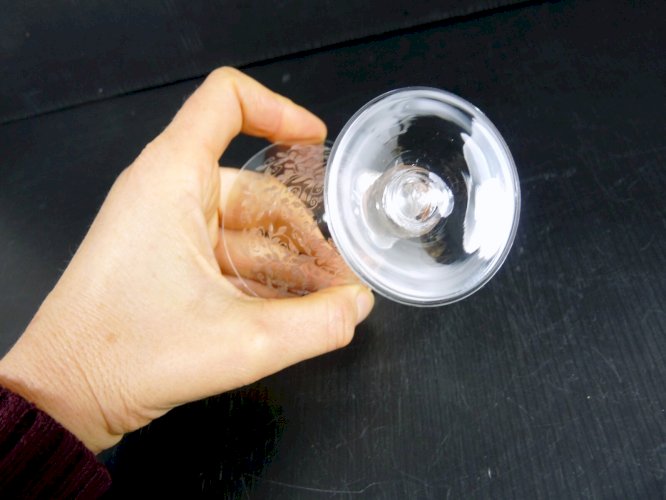 Verre à porto cristal gravé à la main style Baccarat Michelangelo pas signé