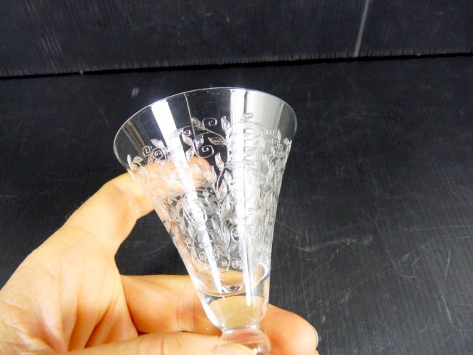 Verre à porto cristal gravé à la main style Baccarat Michelangelo pas signé