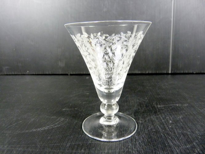 Verre à porto cristal gravé à la main style Baccarat Michelangelo pas signé