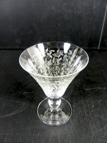 Verre à porto cristal gravé à la main style Baccarat Michelangelo pas signé