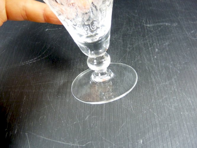 Verre à porto cristal gravé à la main style Baccarat Michelangelo pas signé
