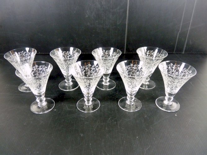 Verre à porto cristal gravé à la main style Baccarat Michelangelo pas signé