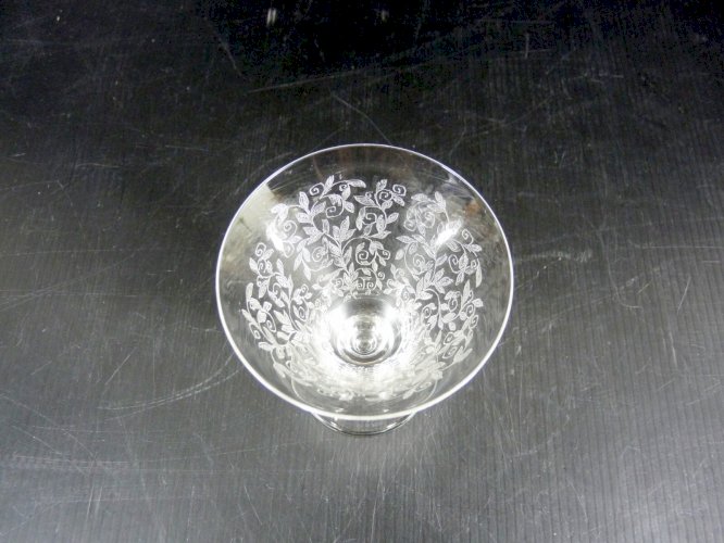 Verre à porto cristal gravé à la main style Baccarat Michelangelo pas signé