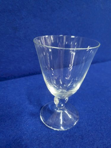 VERRE A VIN EN CRISTAL DAUM FRANCE