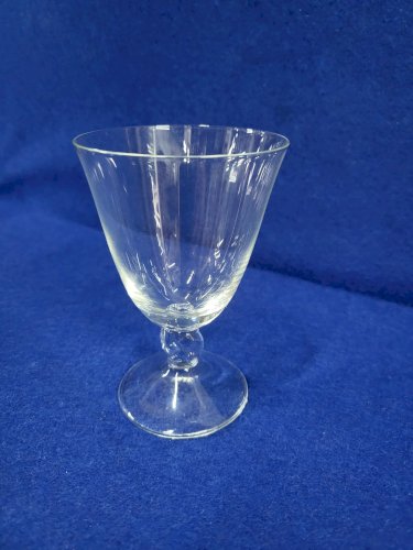 VERRE A VIN EN CRISTAL DAUM FRANCE