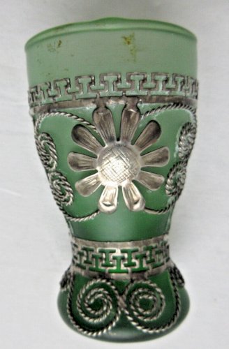 Verre ancien Art Déco recouvert de dentelle en argent filigrane, verre vert
