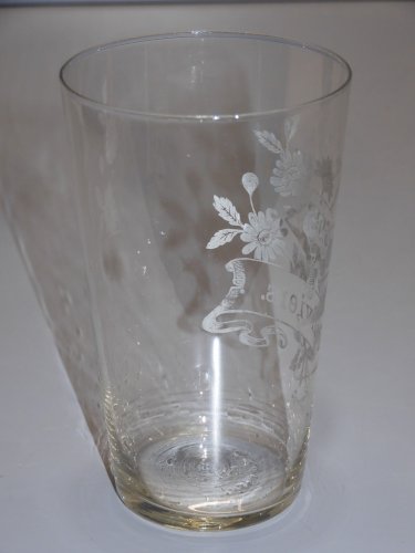 -VERRE ANCIEN VERRE Soufflé SOUVENIR de PITHIVIERS marqué Importé au bas   D