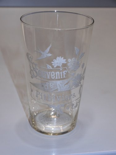 -VERRE ANCIEN VERRE Soufflé SOUVENIR de PITHIVIERS marqué Importé au bas   D