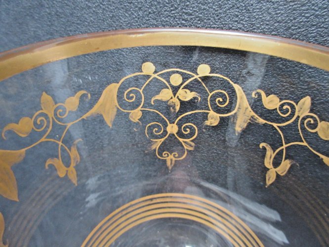 Verre Charles X forme calice sur piédouche, cristal peint d'entrelacs à l'Or fin