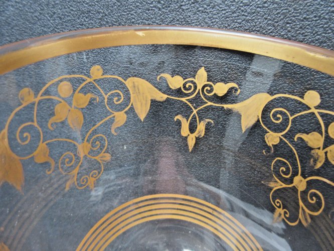Verre Charles X forme calice sur piédouche, cristal peint d'entrelacs à l'Or fin