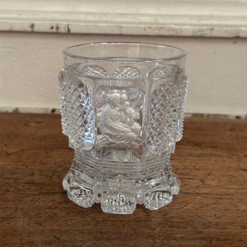Verre en cristal taillé avec inclusion XIXe représentant la Vierge M3619