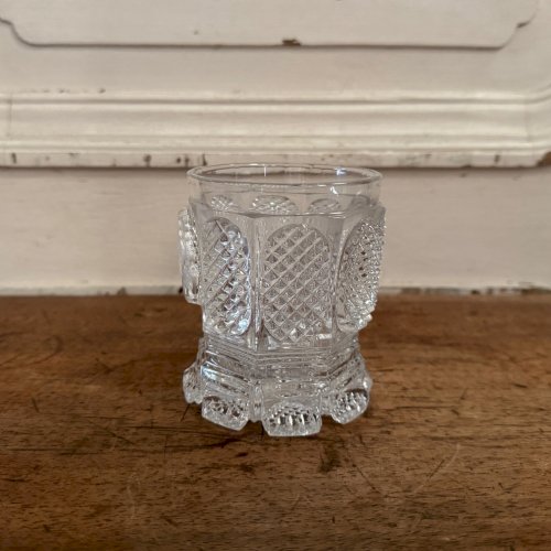 Verre en cristal taillé avec inclusion XIXe représentant la Vierge M3619