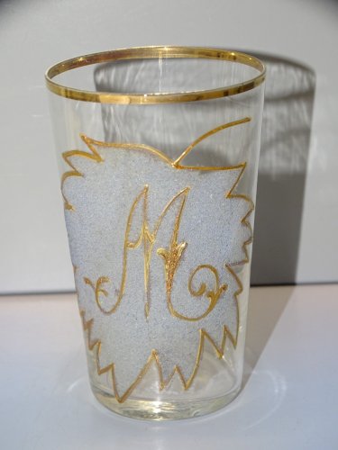 -VERRE en VERRE TRES FIN avec une FEUILLE Granitée LETTRE M et BORDS DORES   D