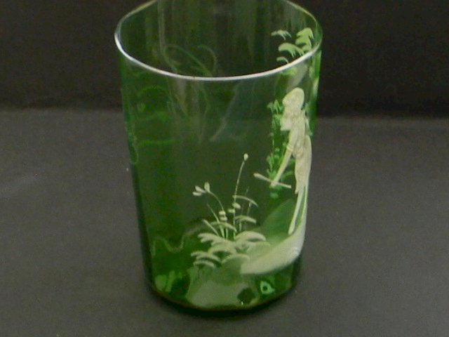 Verre gobelet en verre Mary Gregory. Décor enfant.
