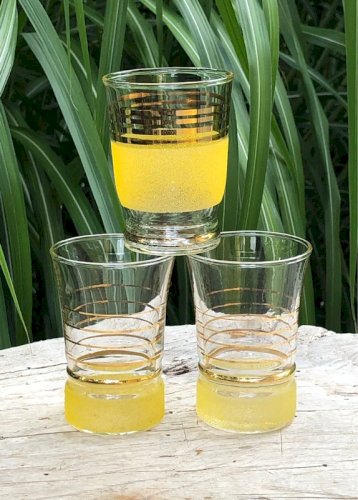 Verres à digestif vintage en verre granité jaune