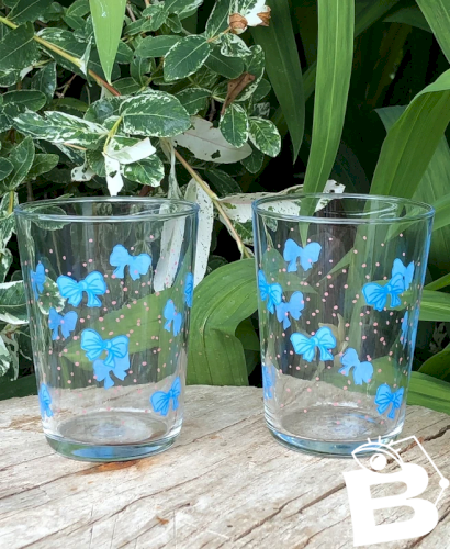 Verres à eau des années 60 motifs petits noeuds bleus