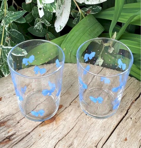 Verres à eau des années 60 motifs petits noeuds bleus