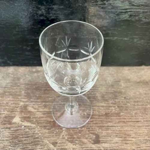 Verres à pied en cristal taillé