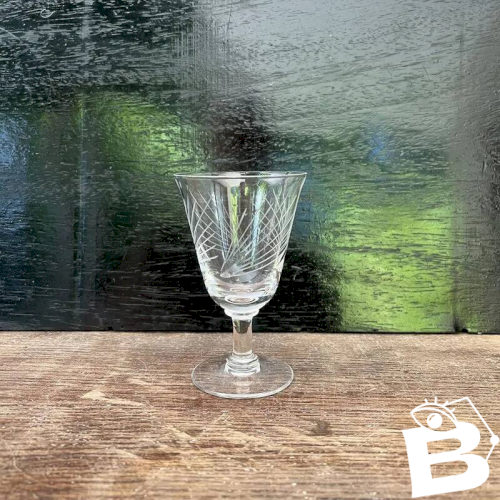 Verres à vin en cristal ciselé