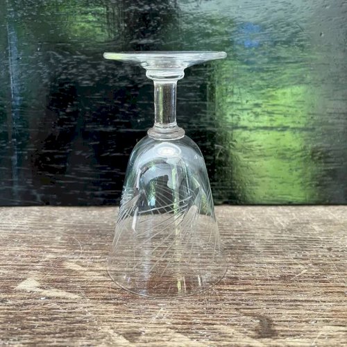 Verres à vin en cristal ciselé