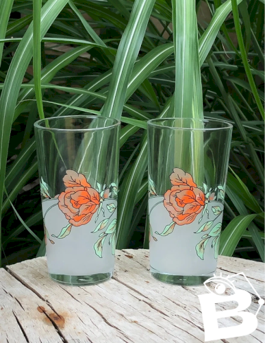Verres vintage motifs fleurs rouges