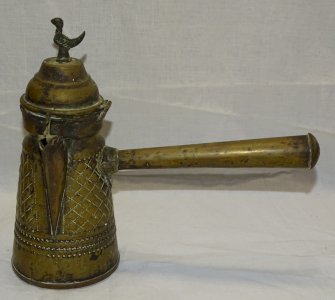 NORTH AFRICA BRASS POURER REPOUSSE BUTTON BIRD ON THE LID D