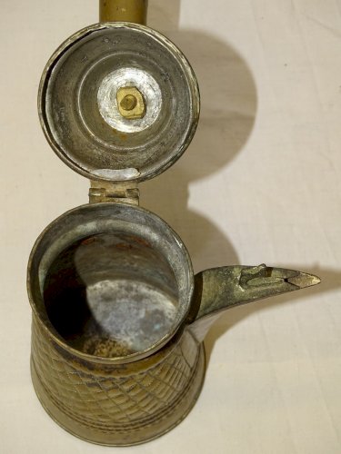 - VERSEUSE AFRIQUE du NORD LAITON REPOUSSE BOUTON OISEAU SUR LE COUVERCLE    D