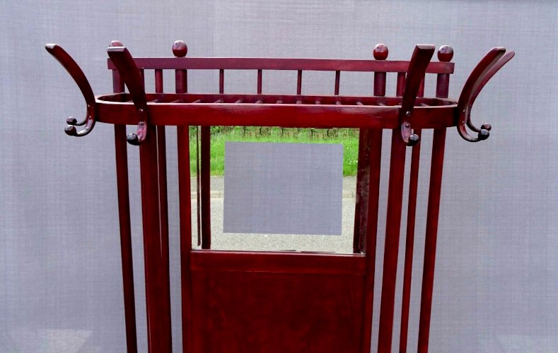 Vestiaire d'entrée par Hoffmann pour Kohn no Thonet -1910 -