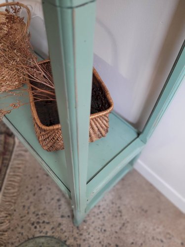 Vestiaire d’entrée, portant « Jette-habits »