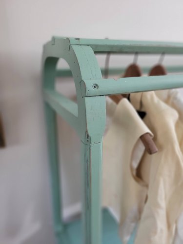 Vestiaire d’entrée, portant « Jette-habits »