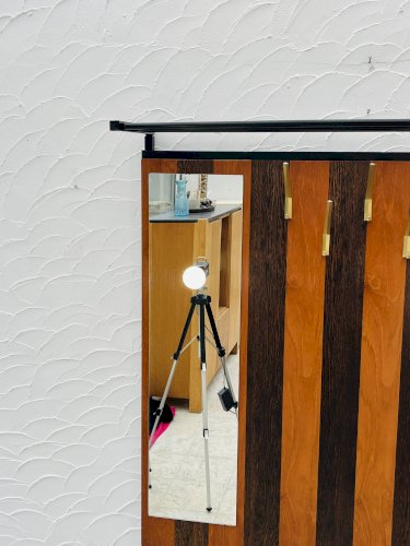 Vestiaire mural vintage avec banc coffre années 70