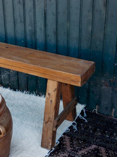 Victor, le banc brutaliste en bois N°17