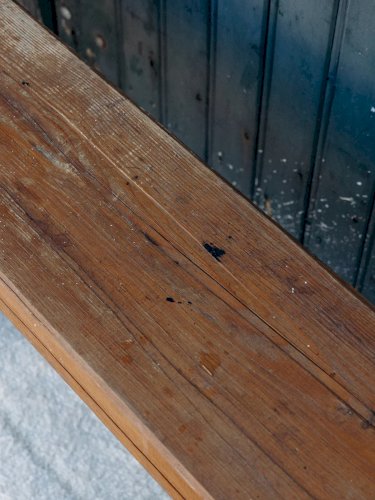 Victor, le banc brutaliste en bois N°17