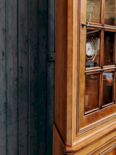 Victoria, la grande vitrine en bois clair N°147