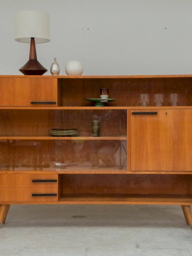 Victoria, la grande vitrine en bois clair N°77