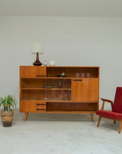 Victoria, la grande vitrine en bois clair N°77