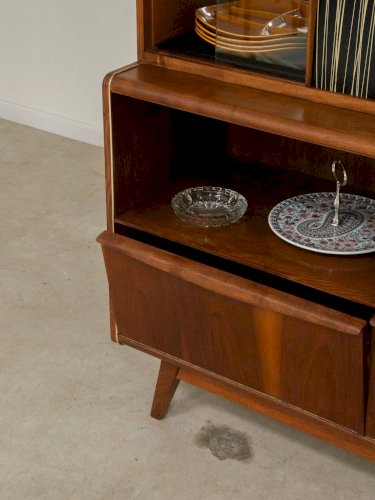 Victoria, la grande vitrine en bois foncé N°76