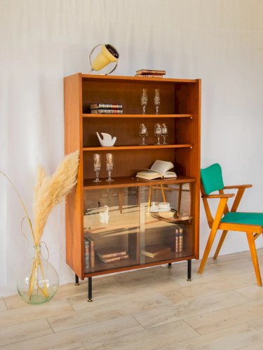 Victoria, la grande vitrine en bois N°135