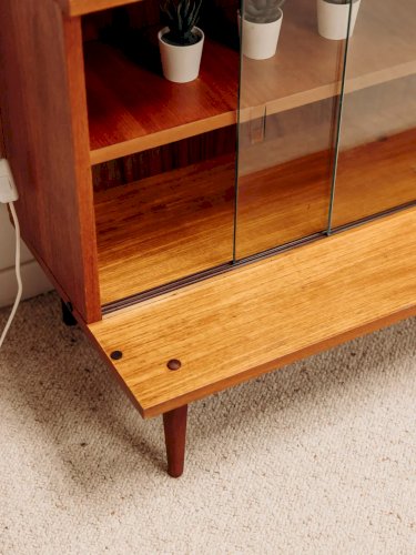 Victoria, la grande vitrine en bois N°68