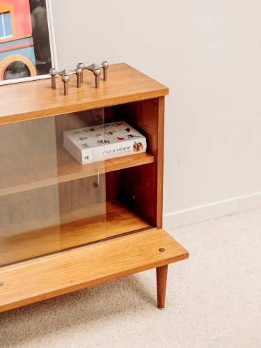 Victoria, la grande vitrine en bois N°68